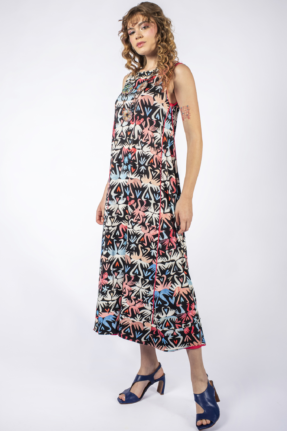 VESTIDO REGATA OVERMIDI, LINHA A COM CONES NAS LATERAIS