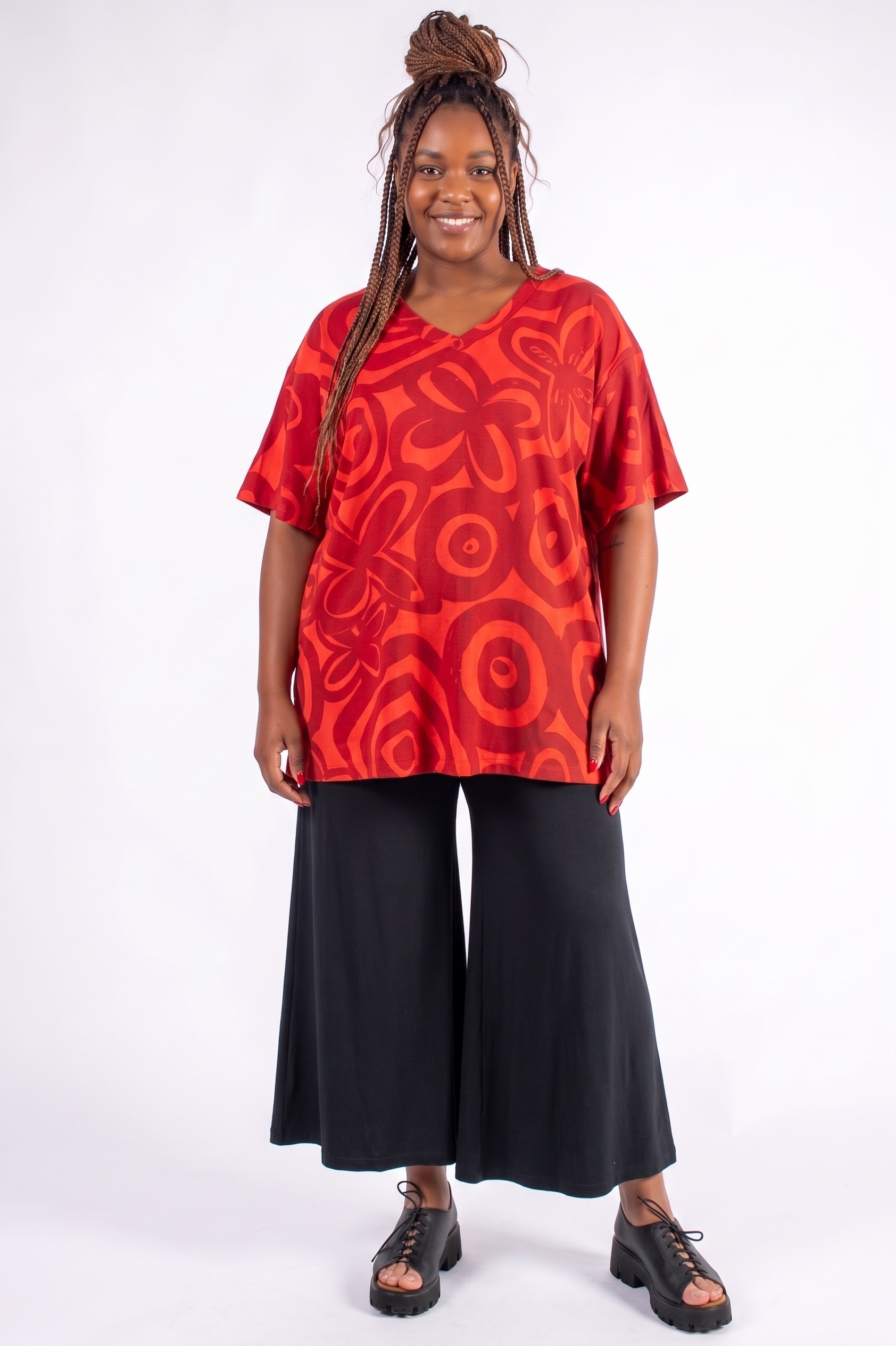 BLUSA PLUS SIZE SOLTONA COM DECOTE V E DETALHE DE FRANZIDO NAS COSTAS