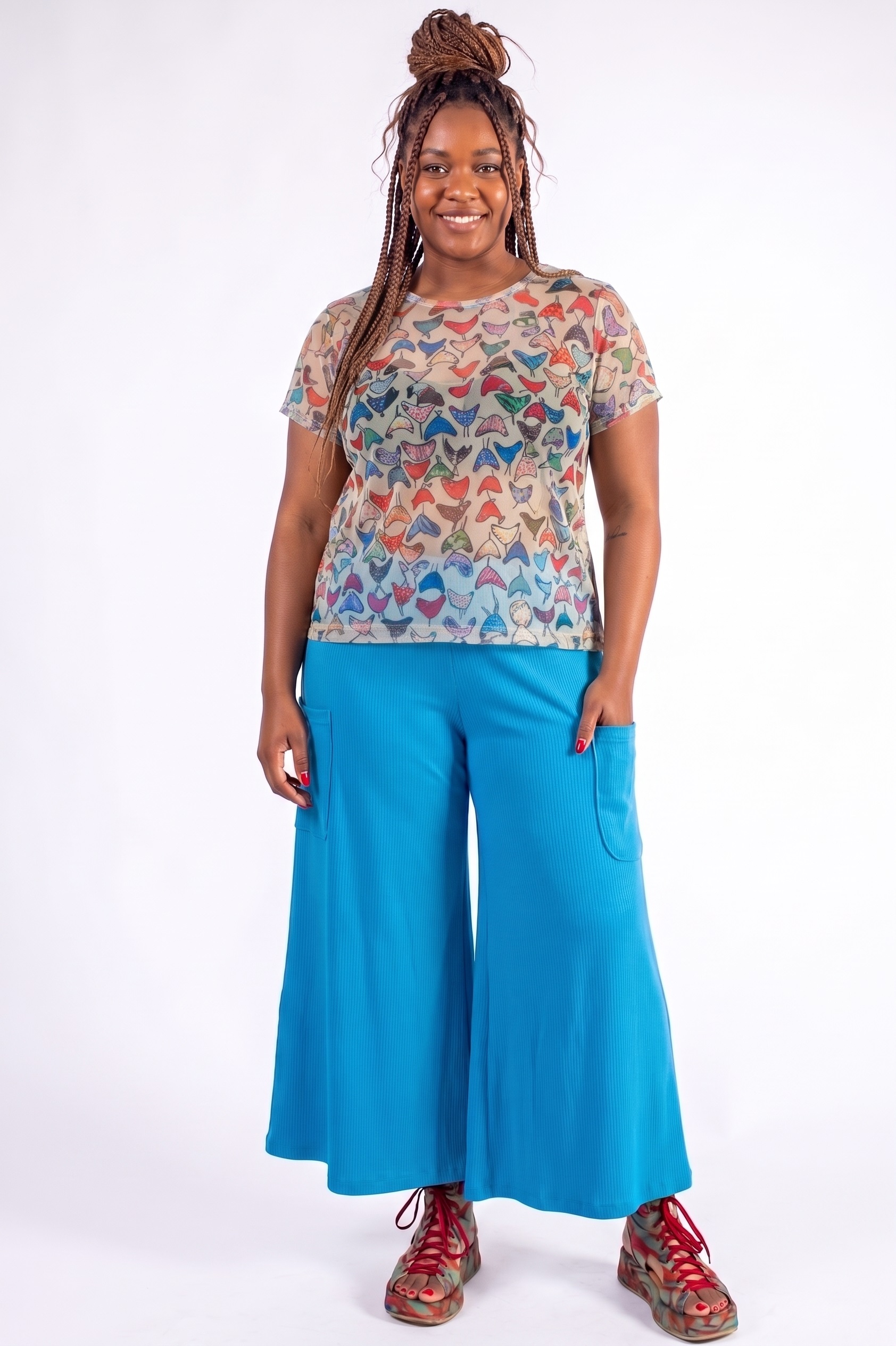 BLUSA PLUS SIZE SOLTINHA RETA COM DECOTE REDONDO E MANGA JAPONESA