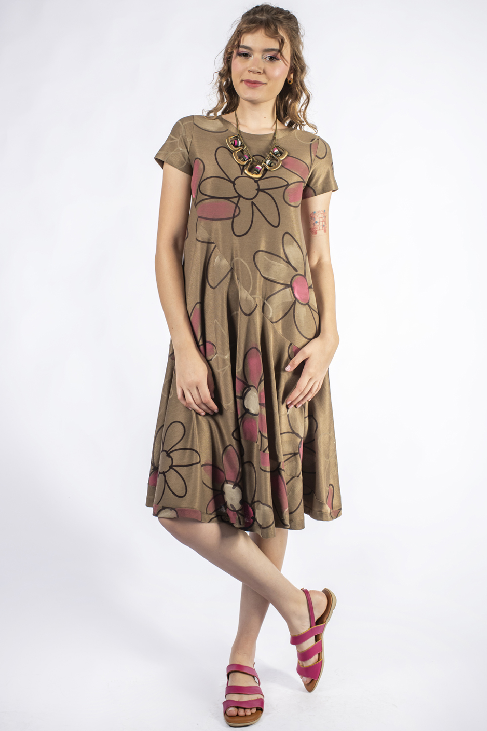 VESTIDO PINTADO À MÃO CARACOL COM DECOTE REDONDO E MANGA CURTA