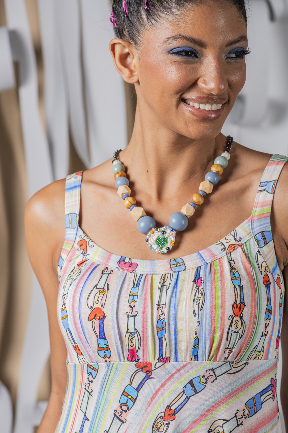 VESTIDO MIDI DE ALÇA LEVEMENTE LINHA A COM DETALHE DE BUSTO TODO FRANZIDINHO - Imagem 5