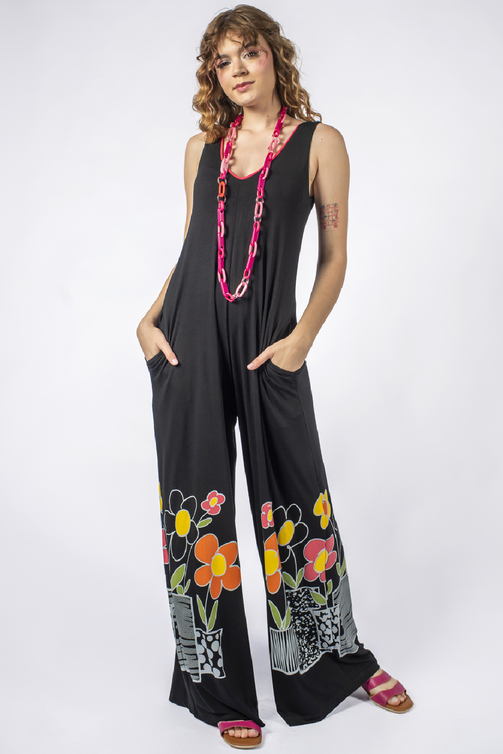 MACACÃO REGATA, PANTALONA COM BOLSOS