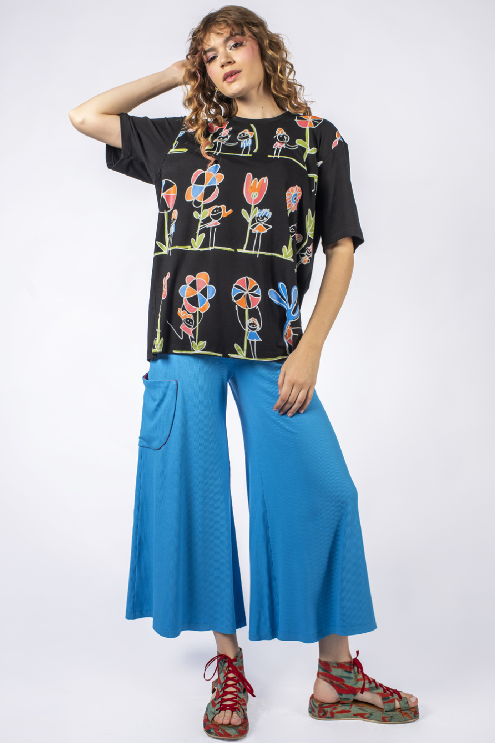 BLUSA TIPO T-SHIRT DE MANGA CURTA E DECOTE REDONDO